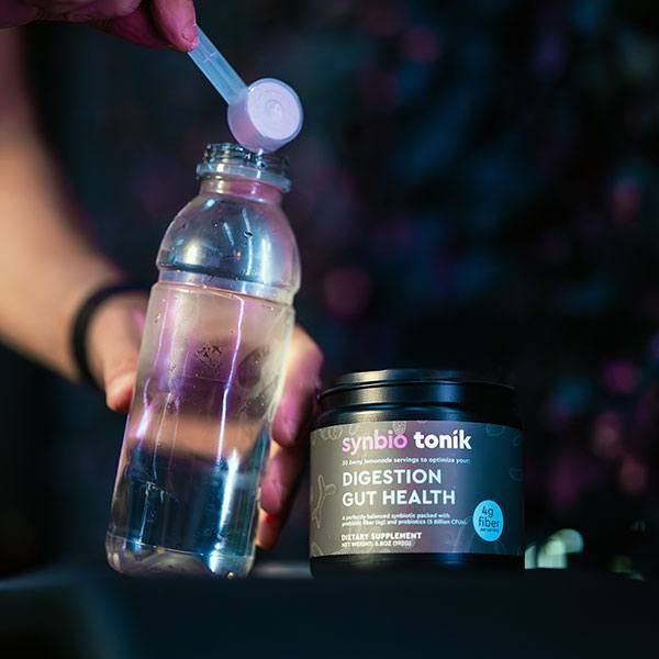 Pouring Human Tonik Synbio Tonik