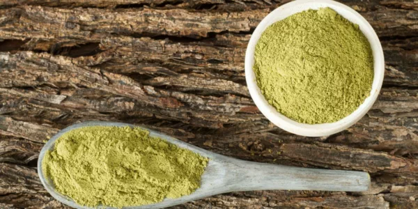 Moringa powder on wood