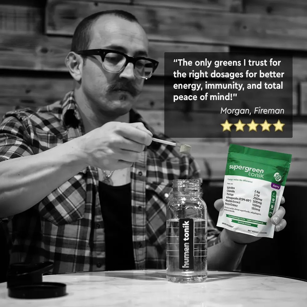 Scooping supergreen tonik from a tub